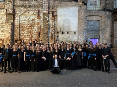 Die Deutsche Streicherphilharmonie mit Emmanuel Tjeknavorian. Foto: Katja Mielnik