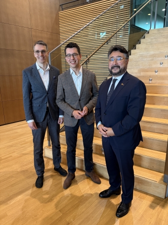 Holger Denckmann, amtierender Bundesgeschäftsführer, Raphael Amend, desiginierter Bundesgeschäftsführer, und der VdM-Bundesvorsitzende Friedrich-Koh Dolge. Foto: VdM/Heiderich