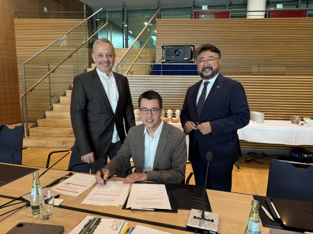 Matthias Deichstetter, Raphael Amend und Friedrich-Koh Dolge (v.l.n.r.). Foto: VdM/Heiderich