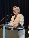 Grußwort von Staatsministerin Barbara Klepsch bei der Eröffnung des Musikschulkongresses 2025. Foto: VdM/Heiderich