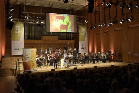 Medienpreis LEOPOLD 2017_Junge Bläserphilharmonie NRW_Moderation: Barbara Overbeck_Foto: Fehlauer/WDR