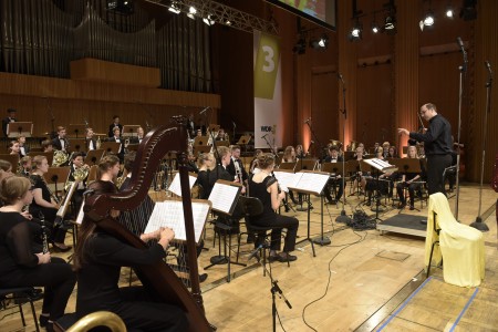 Medienpreis LEOPOLD 2017_Junge Bläserphilharmonie NRW_Moderation: Barbara Overbeck_Foto: Fehlauer/WDR